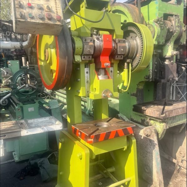 پرس ضربه ای ۲۵ تن‌ اکبند