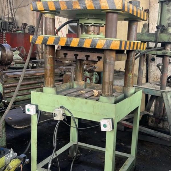 پرس هیدرولیک ۴ستون ۶۰تن