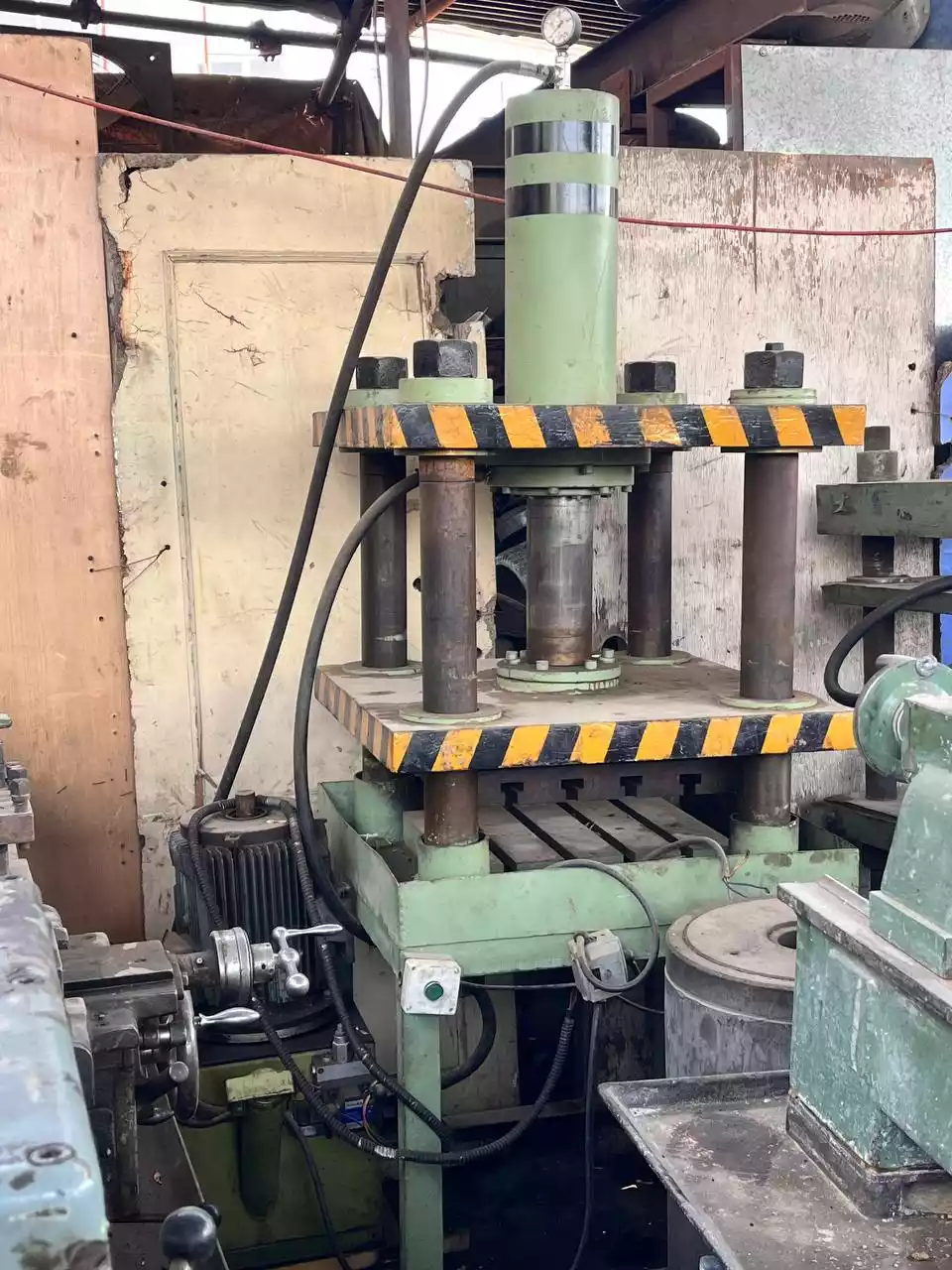 پرس هیدرولیک چهارستون